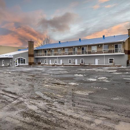 Motel Et Condo Chez Charley Sainte-Anne-de-Beaupré エクステリア 写真