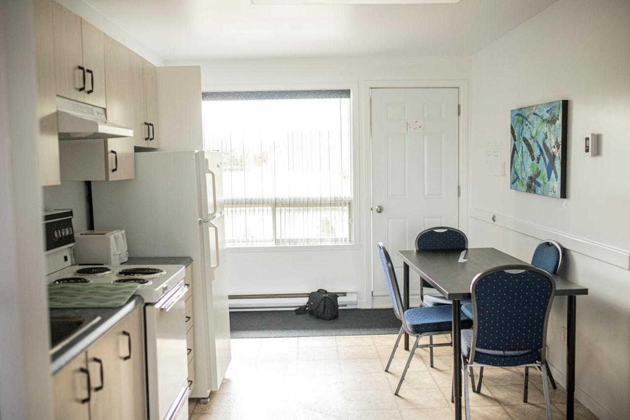 Motel Et Condo Chez Charley Sainte-Anne-de-Beaupré エクステリア 写真