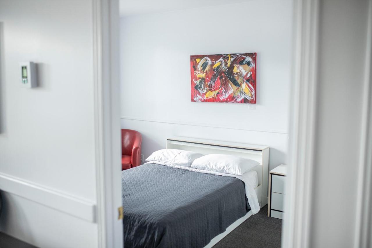Motel Et Condo Chez Charley Sainte-Anne-de-Beaupré エクステリア 写真