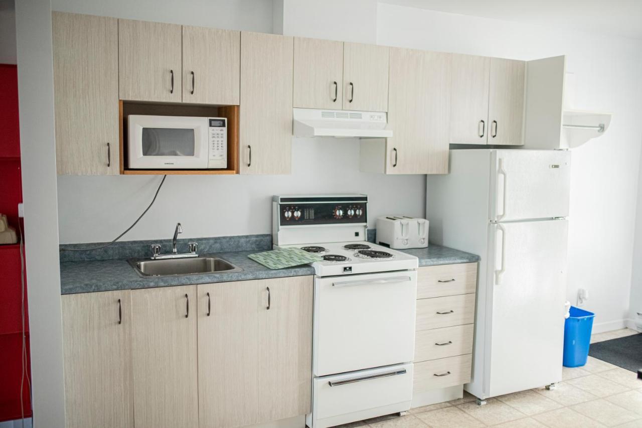 Motel Et Condo Chez Charley Sainte-Anne-de-Beaupré エクステリア 写真