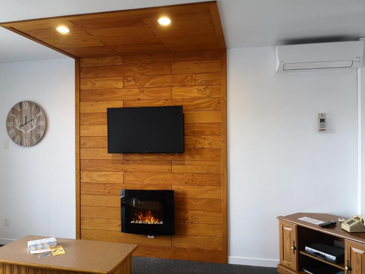 Motel Et Condo Chez Charley Sainte-Anne-de-Beaupré エクステリア 写真