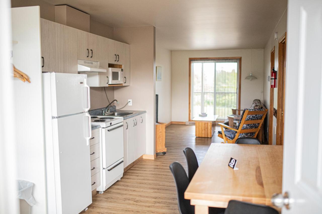 Motel Et Condo Chez Charley Sainte-Anne-de-Beaupré エクステリア 写真