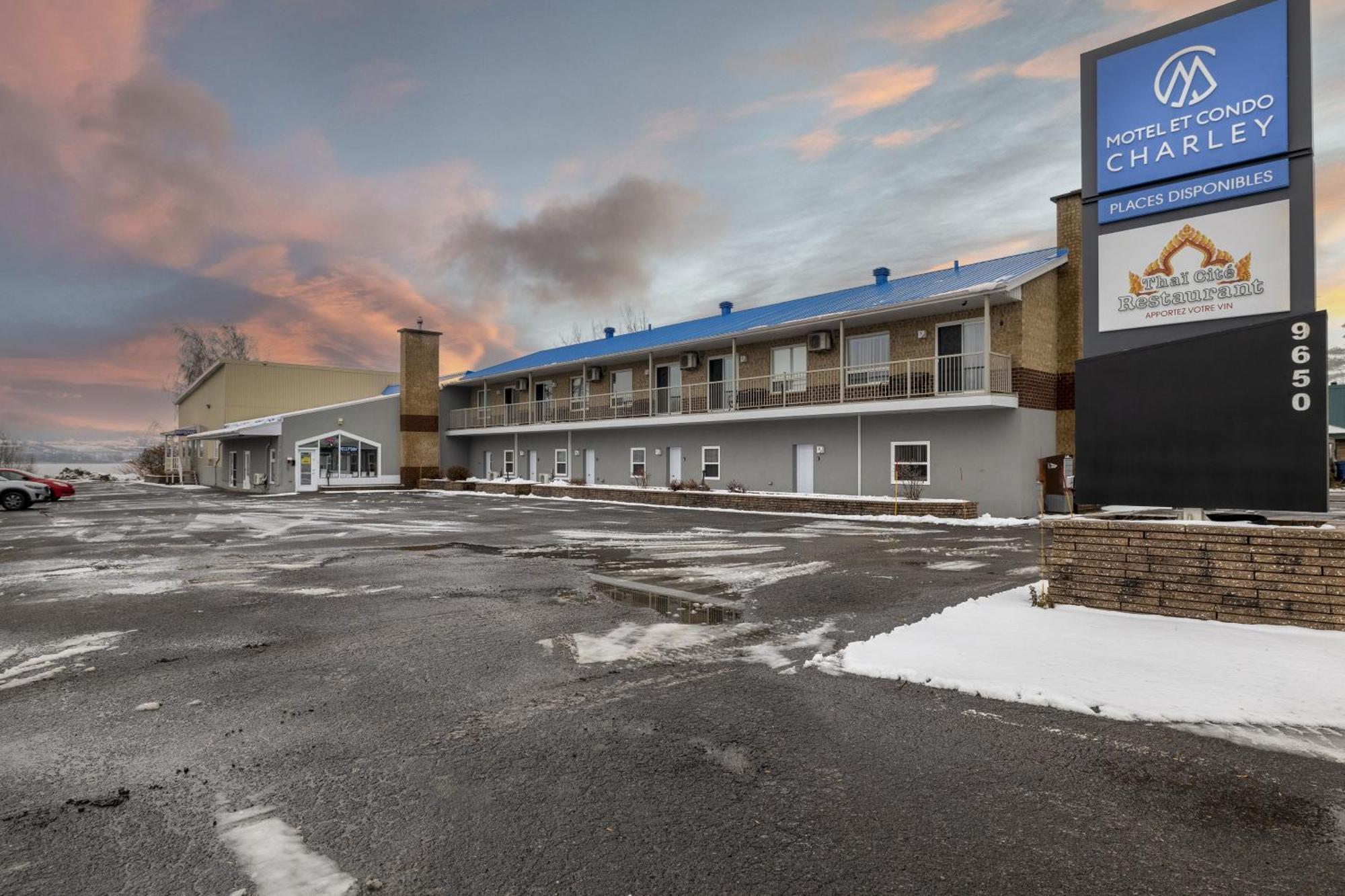 Motel Et Condo Chez Charley Sainte-Anne-de-Beaupré エクステリア 写真
