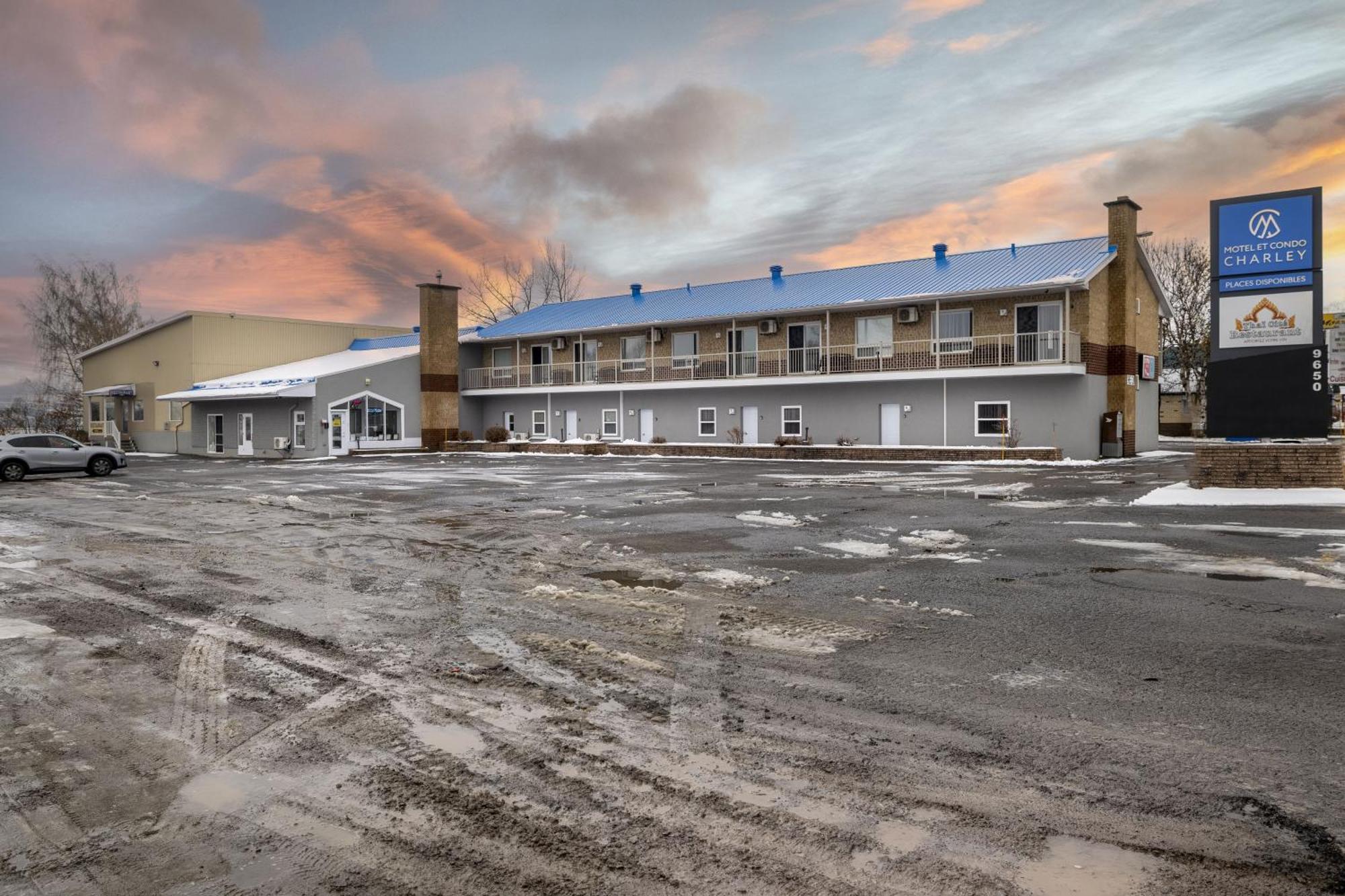 Motel Et Condo Chez Charley Sainte-Anne-de-Beaupré エクステリア 写真