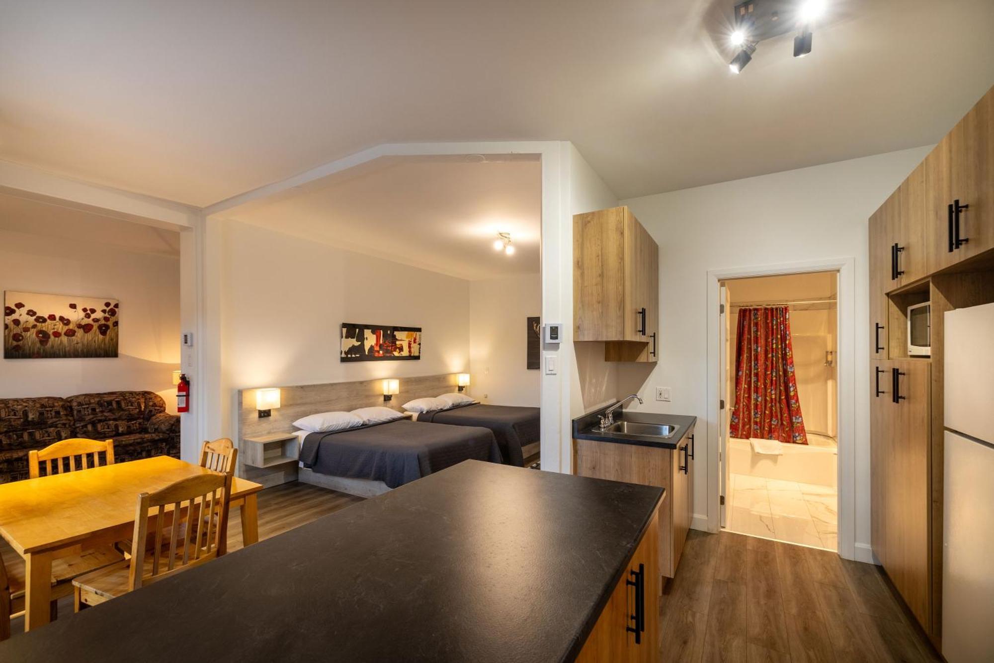 Motel Et Condo Chez Charley Sainte-Anne-de-Beaupré エクステリア 写真