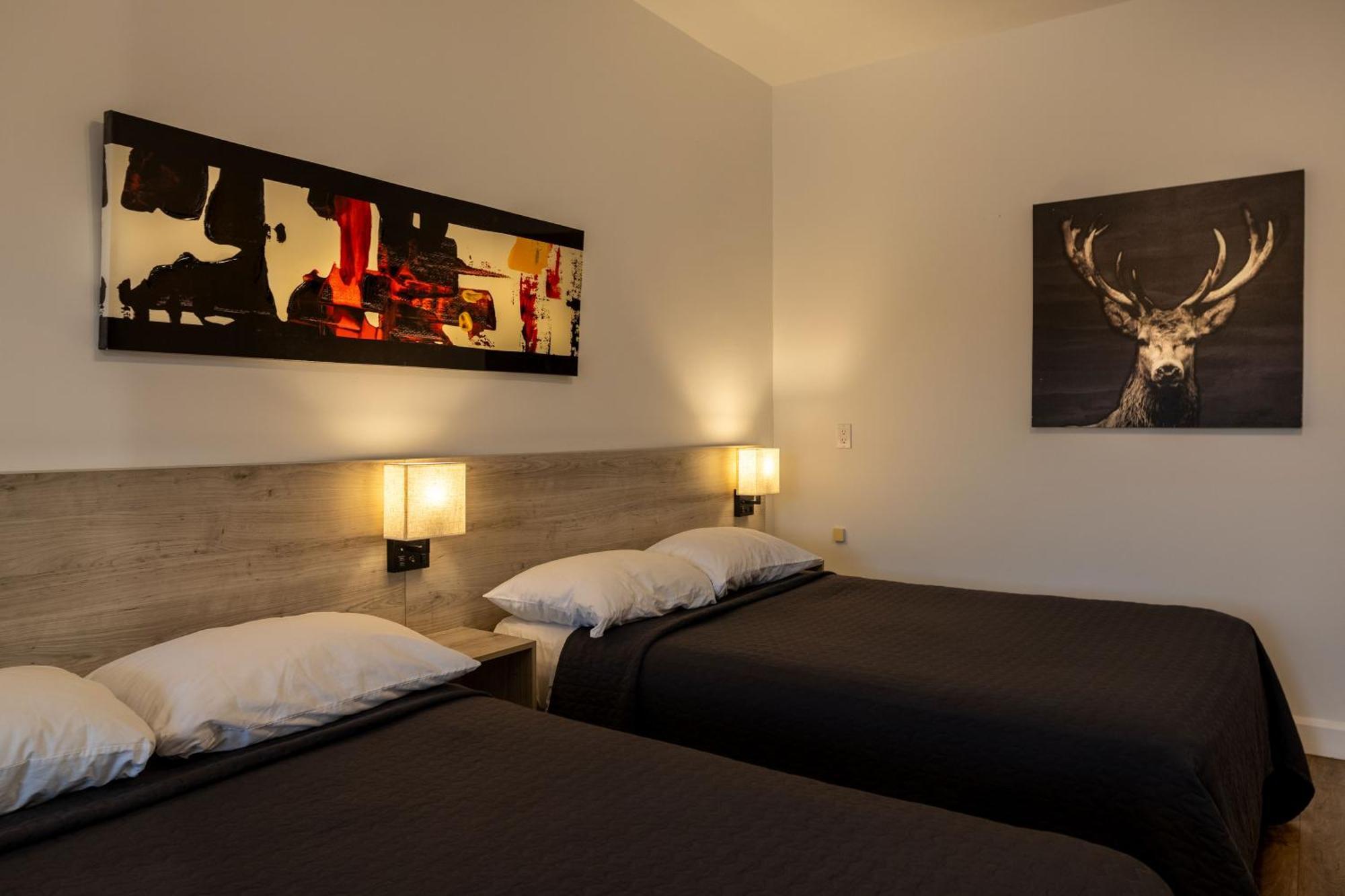 Motel Et Condo Chez Charley Sainte-Anne-de-Beaupré エクステリア 写真