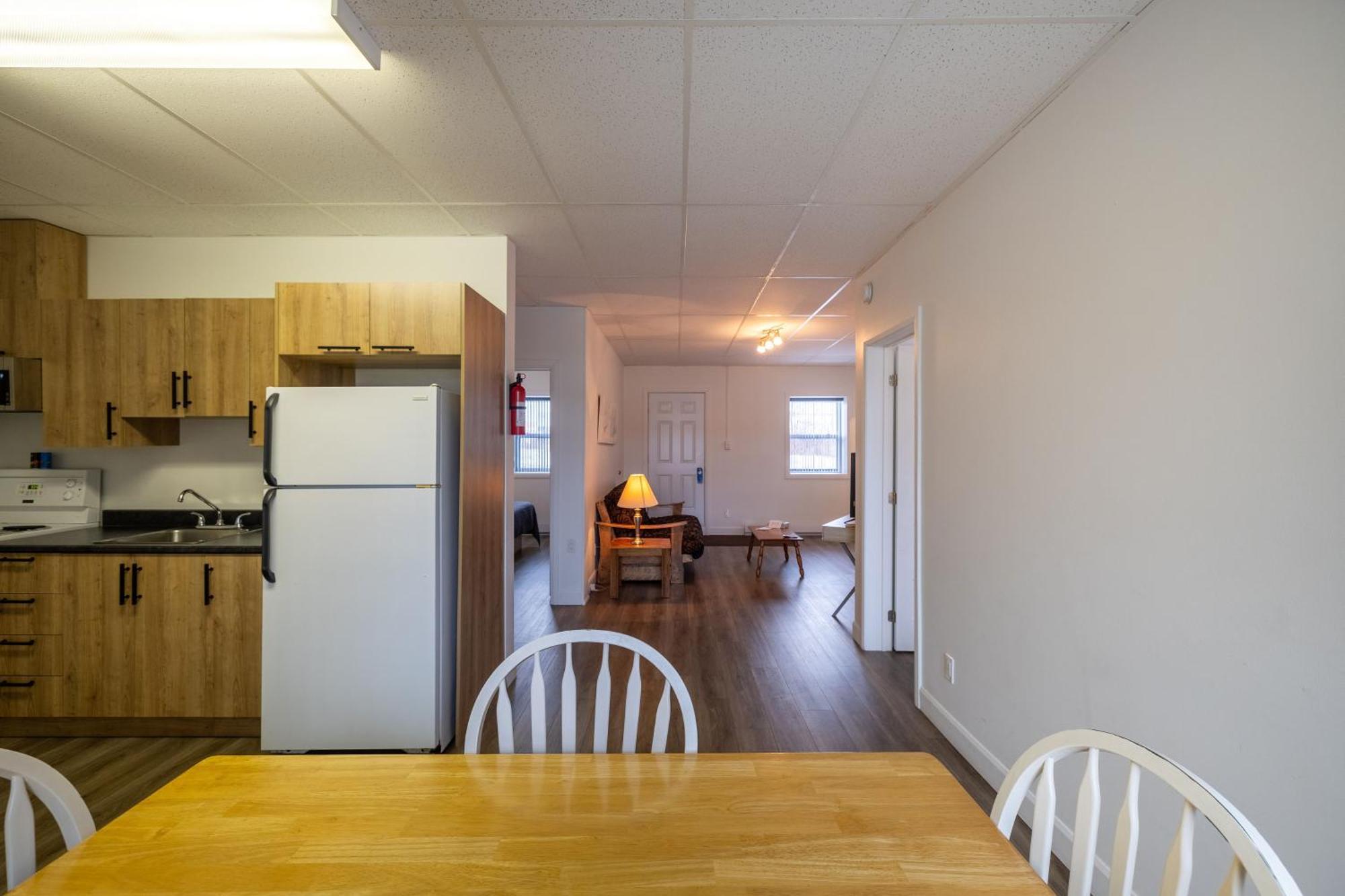 Motel Et Condo Chez Charley Sainte-Anne-de-Beaupré エクステリア 写真