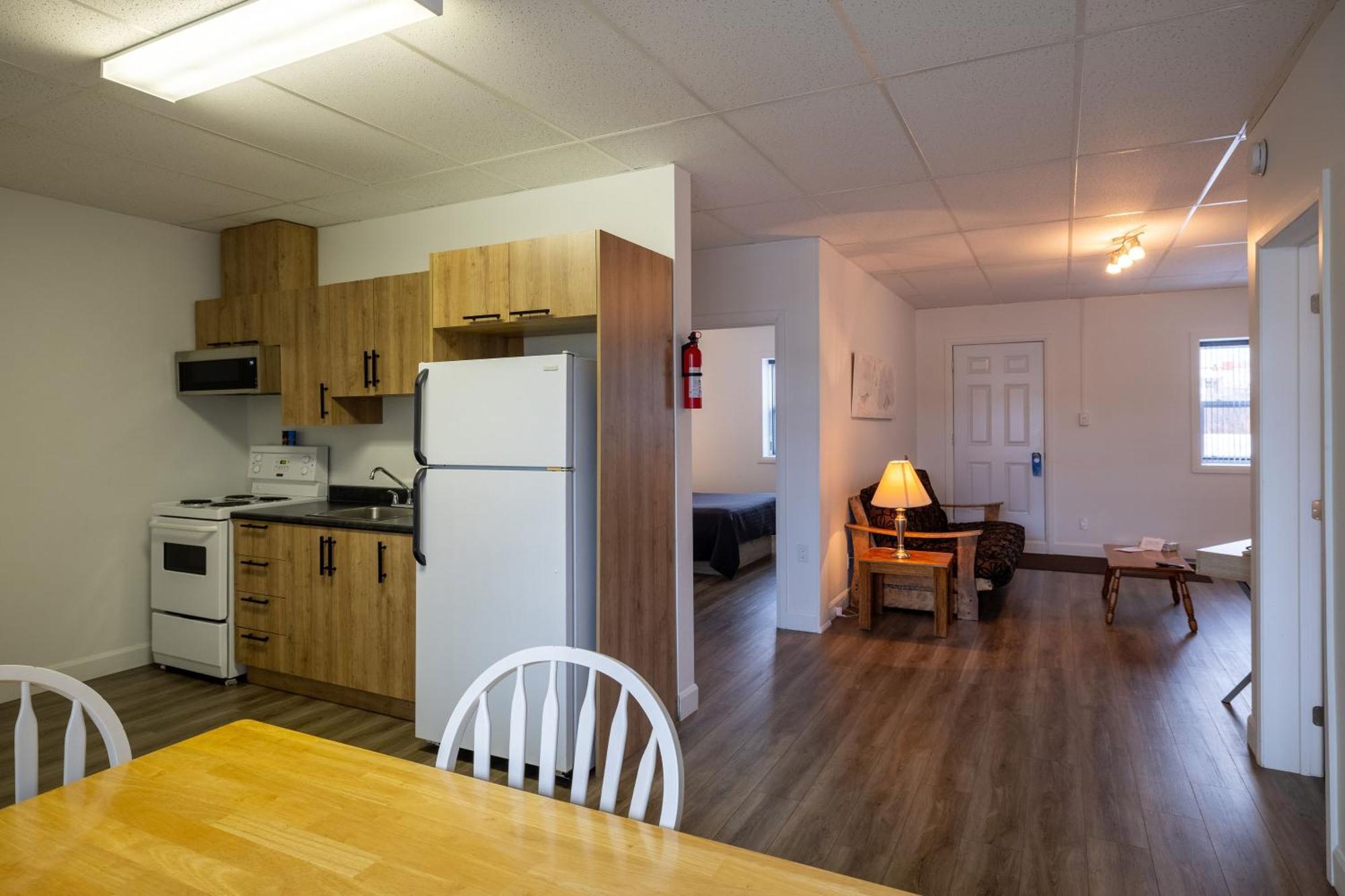 Motel Et Condo Chez Charley Sainte-Anne-de-Beaupré エクステリア 写真
