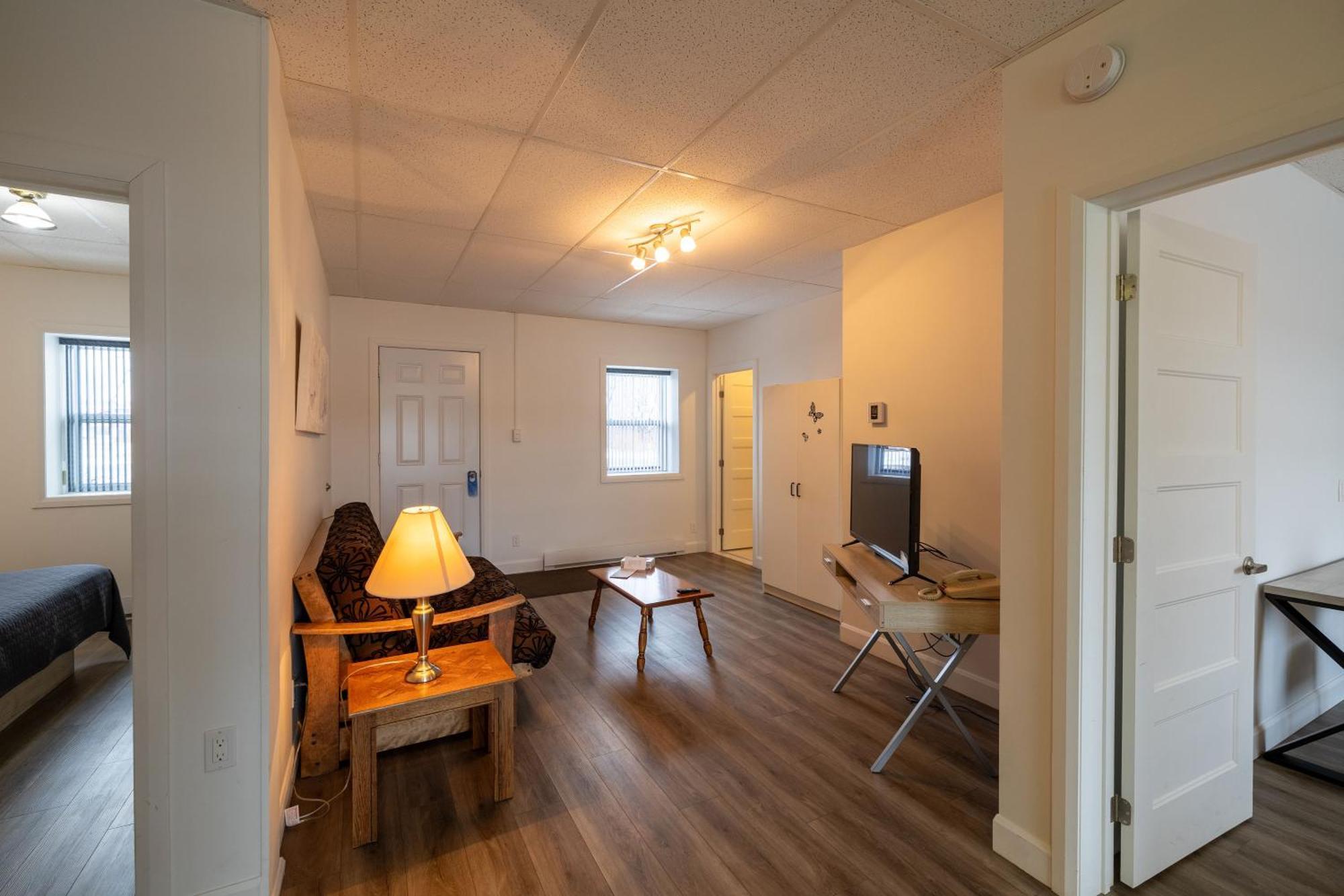 Motel Et Condo Chez Charley Sainte-Anne-de-Beaupré エクステリア 写真