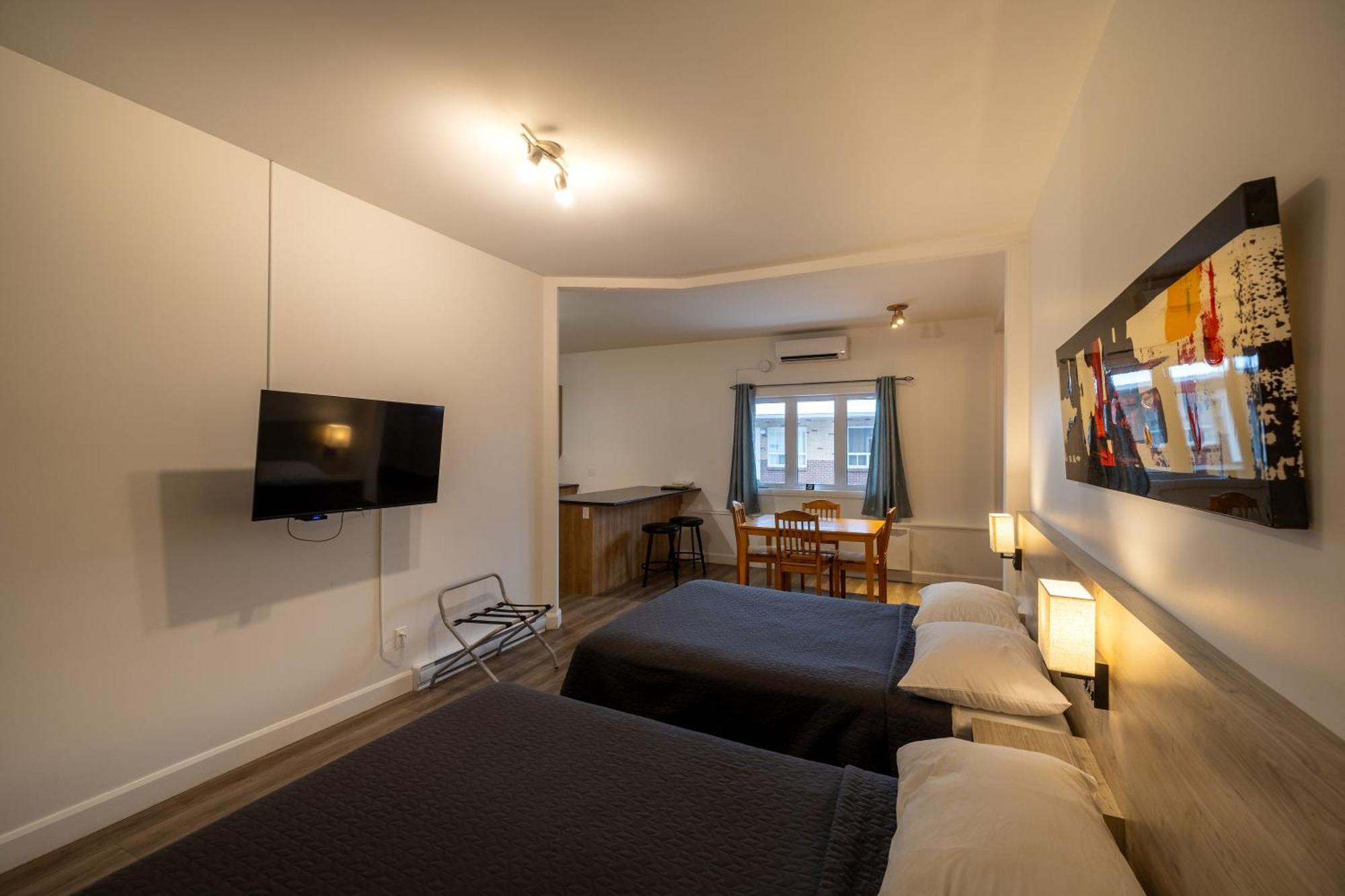 Motel Et Condo Chez Charley Sainte-Anne-de-Beaupré エクステリア 写真