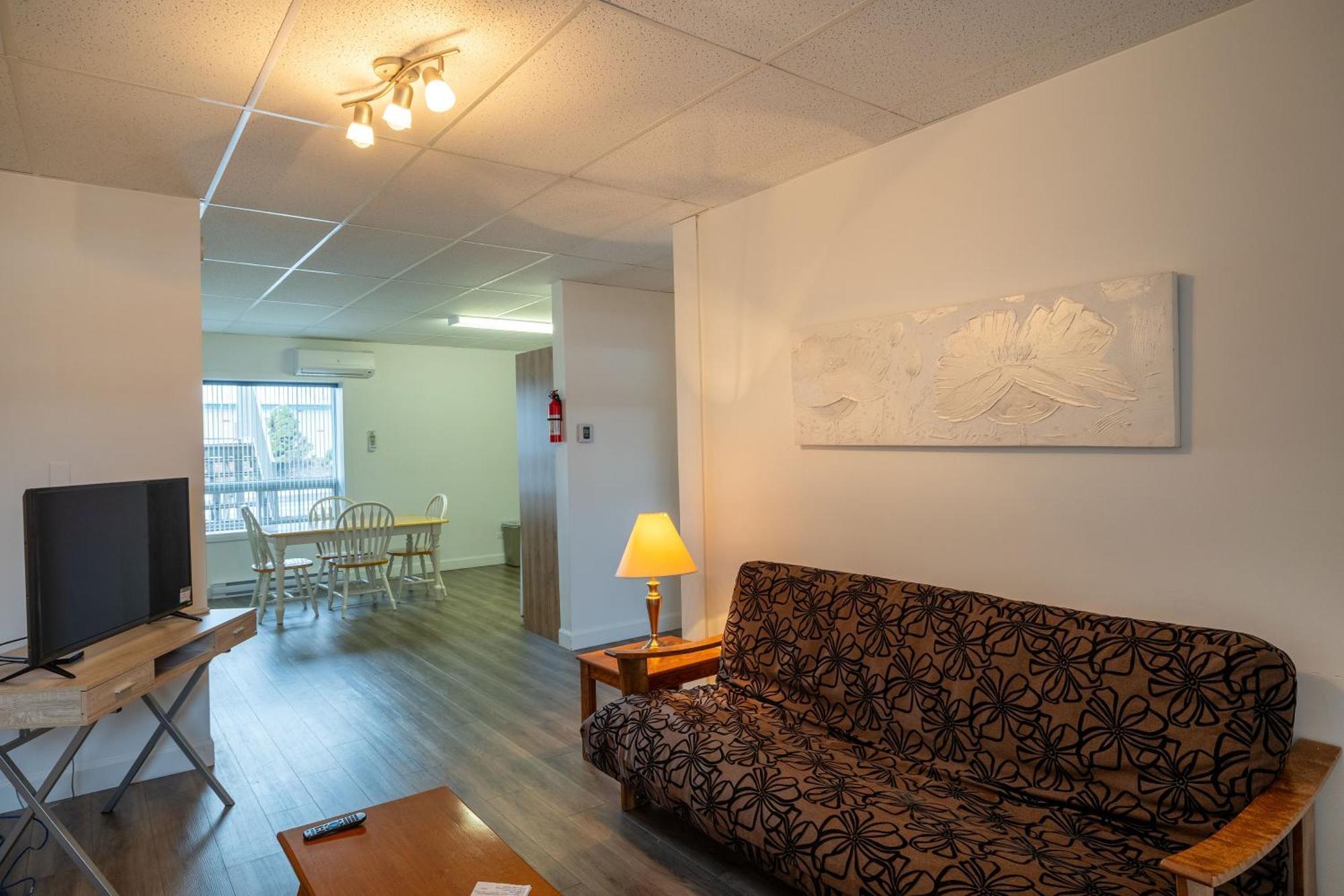 Motel Et Condo Chez Charley Sainte-Anne-de-Beaupré エクステリア 写真