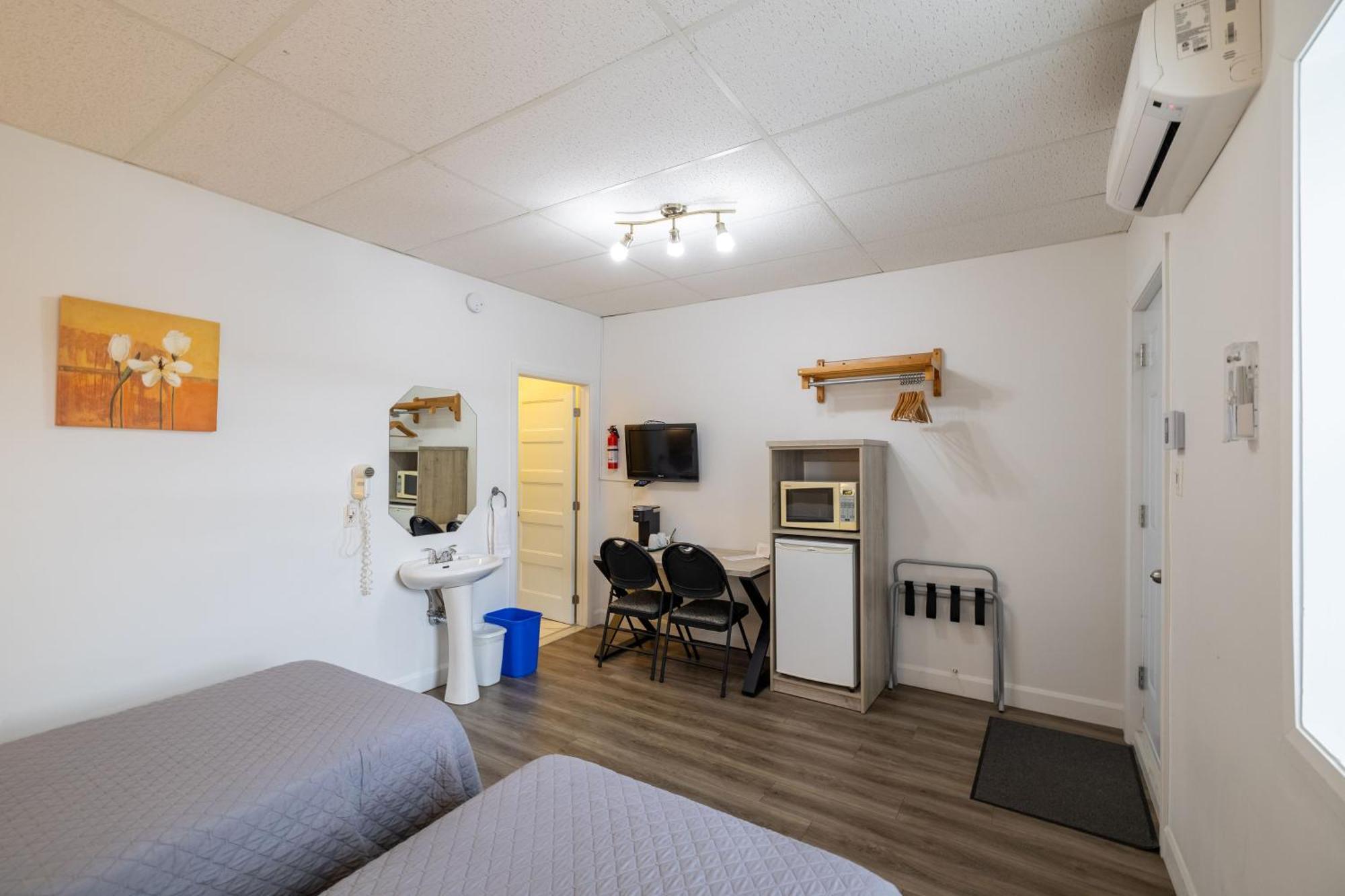 Motel Et Condo Chez Charley Sainte-Anne-de-Beaupré エクステリア 写真