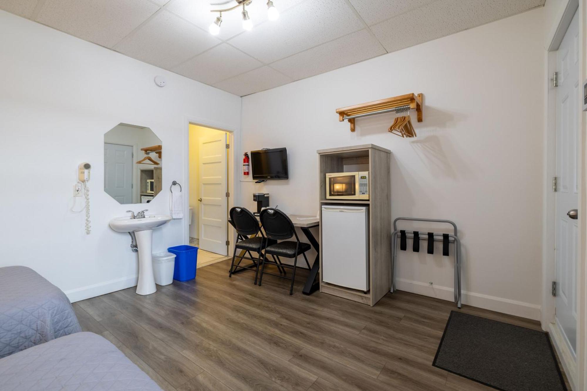 Motel Et Condo Chez Charley Sainte-Anne-de-Beaupré エクステリア 写真