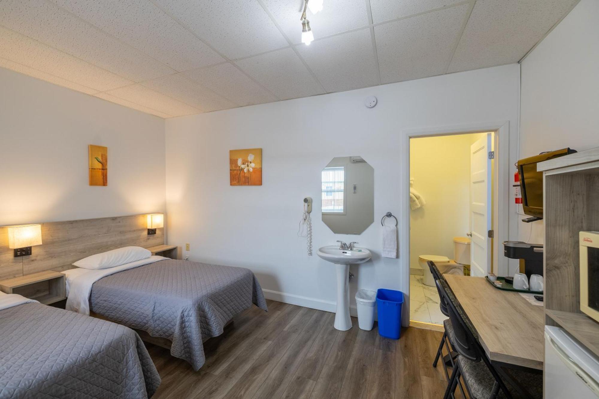 Motel Et Condo Chez Charley Sainte-Anne-de-Beaupré エクステリア 写真