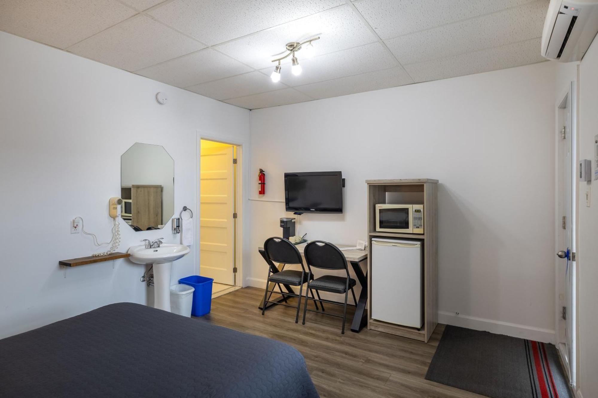 Motel Et Condo Chez Charley Sainte-Anne-de-Beaupré エクステリア 写真