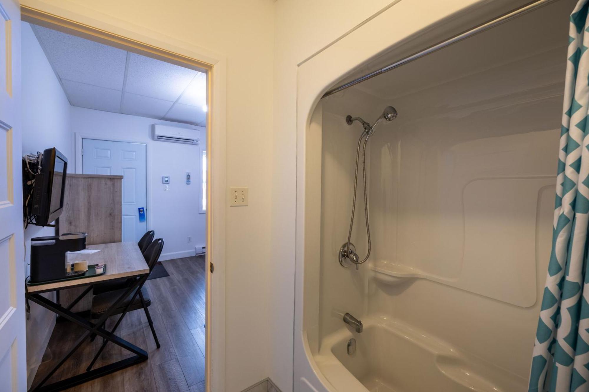 Motel Et Condo Chez Charley Sainte-Anne-de-Beaupré エクステリア 写真