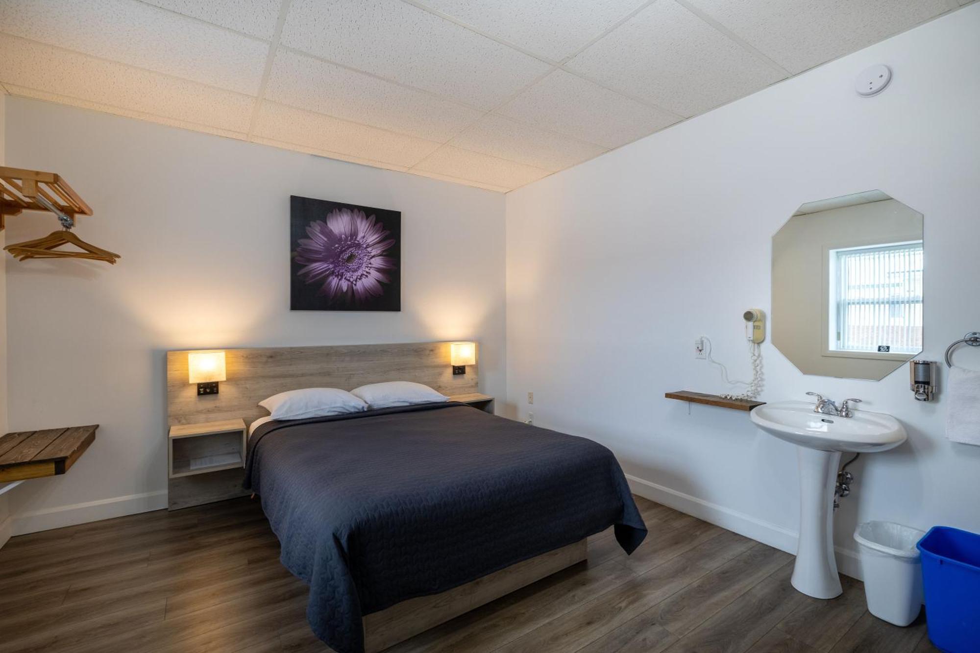 Motel Et Condo Chez Charley Sainte-Anne-de-Beaupré エクステリア 写真