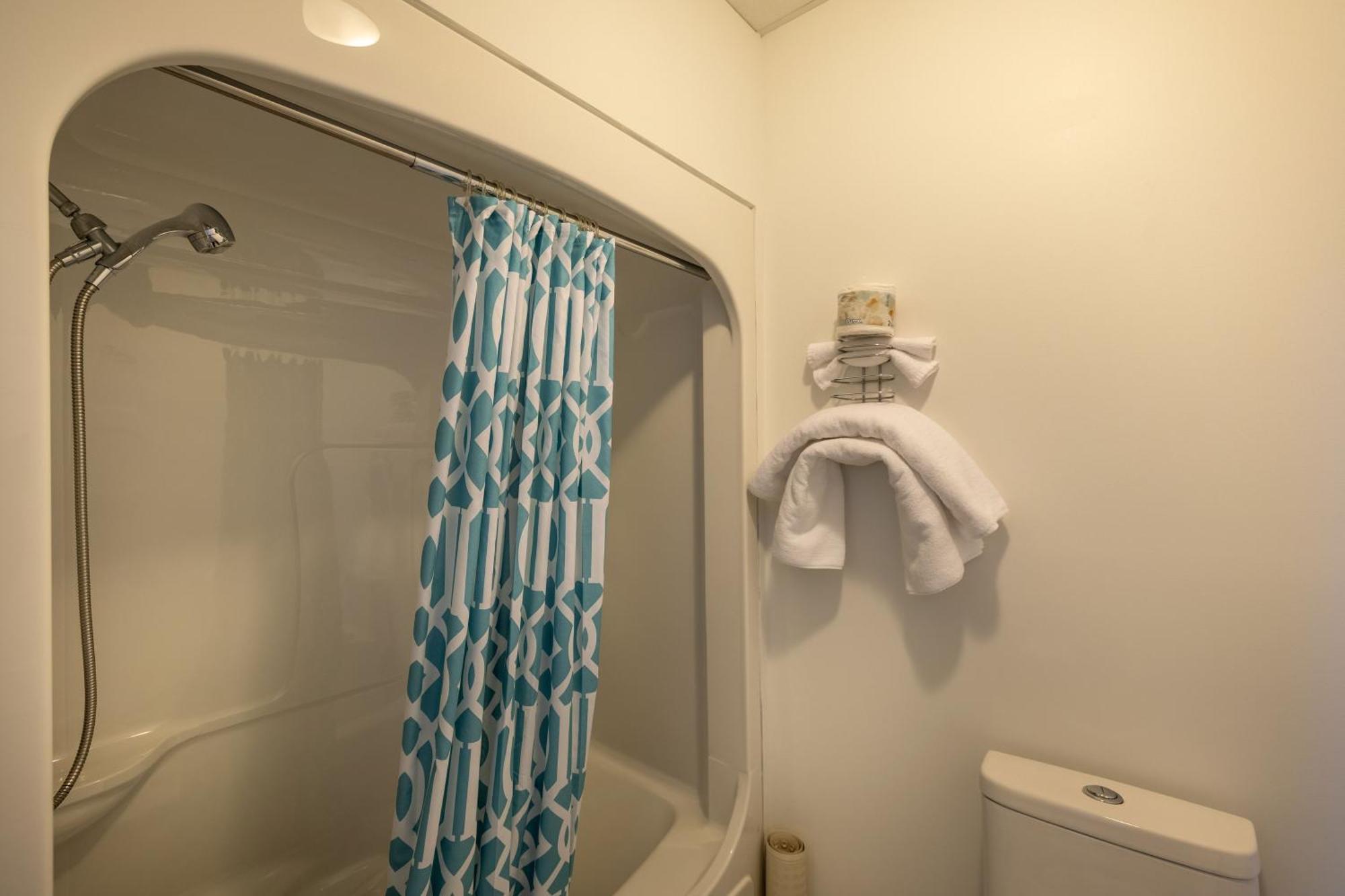 Motel Et Condo Chez Charley Sainte-Anne-de-Beaupré エクステリア 写真